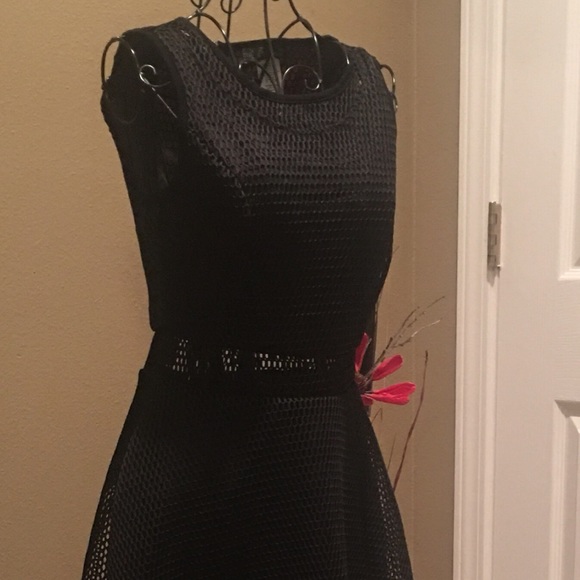 🛍👗Miin Mesh Black Dress with see through middle - Picture 2 of 5